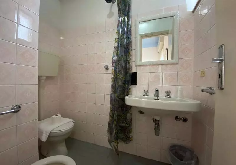 Economy Quadruple Room, Nanni Garni
