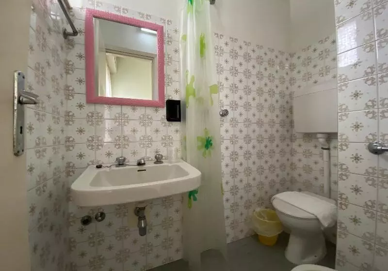 Economy Triple Room, Nanni Garni