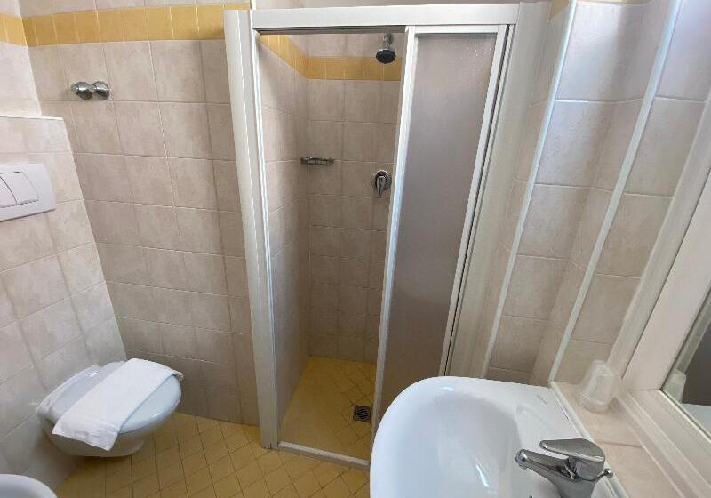 غرفة قياسية رباعية, Nanni Garni