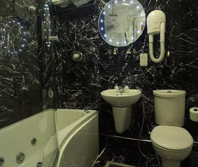 سوئیت سینیور, Opulence Boutique