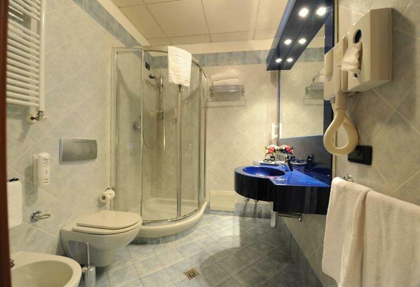 חדר סטנדרט, Parisi