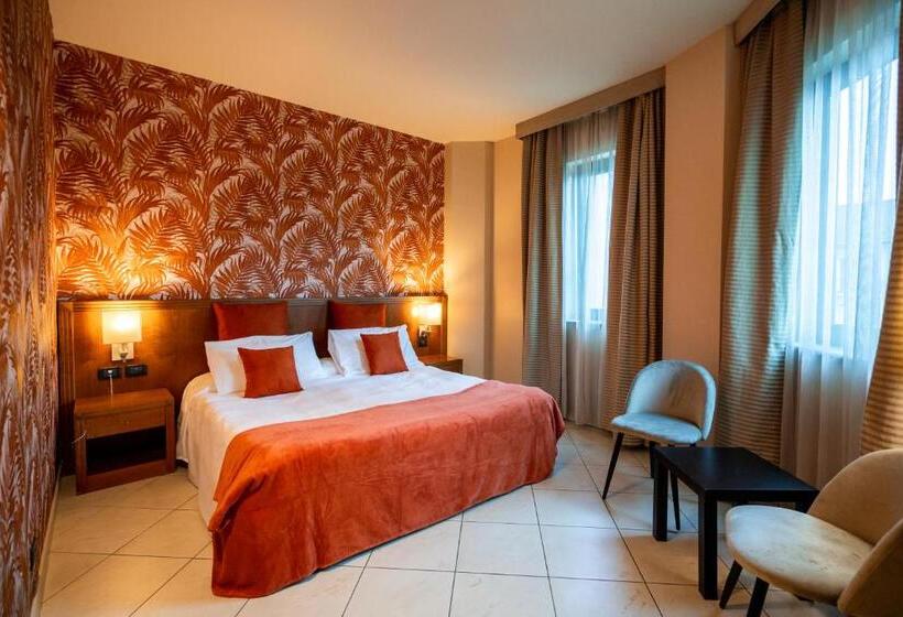 חדר סופריור, Parisi