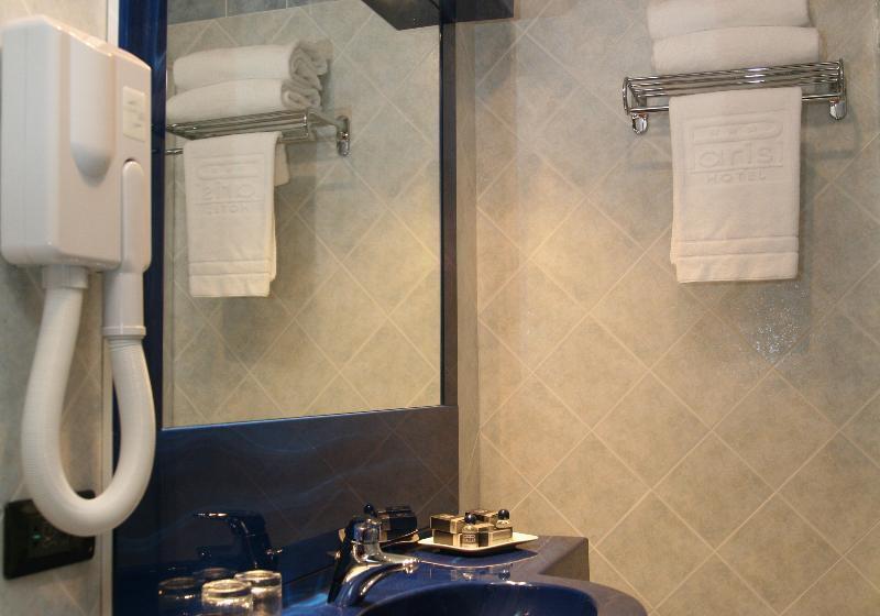 חדר סטנדרט יחיד, Parisi