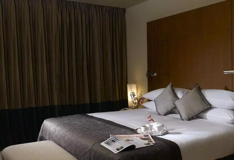 اتاق کلاس بیزنس, Radisson Blu Dhaka Water Garden