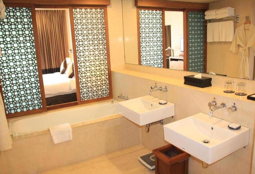 سوییت اجرایی, Radisson Blu Dhaka Water Garden