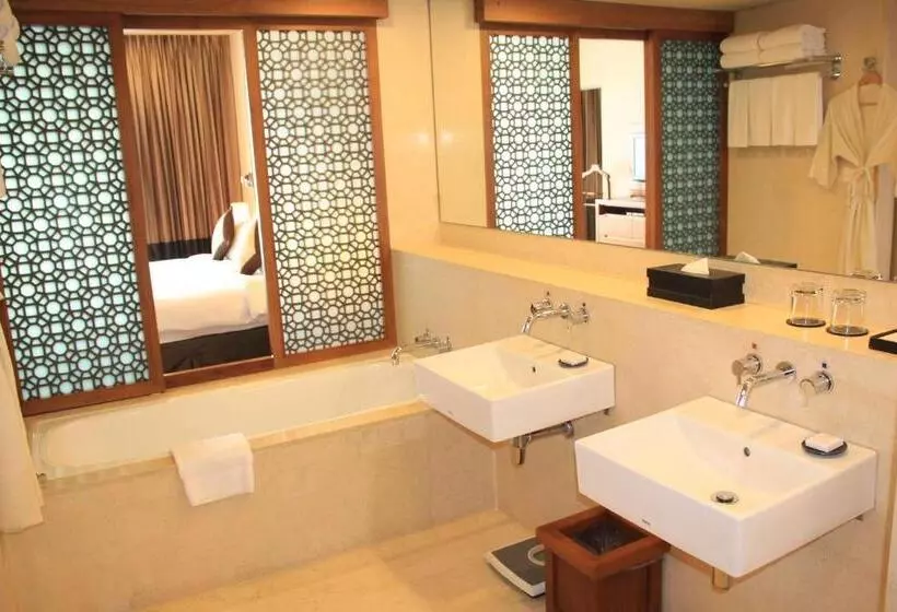 سوییت, Radisson Blu Dhaka Water Garden