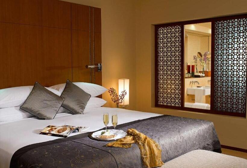 سوییت, Radisson Blu Dhaka Water Garden