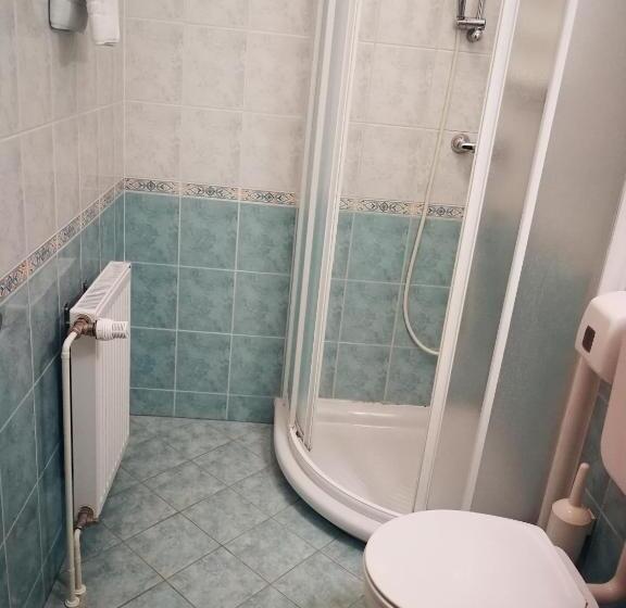 اتاق استاندارد سه نفره, Rakov Skocjan