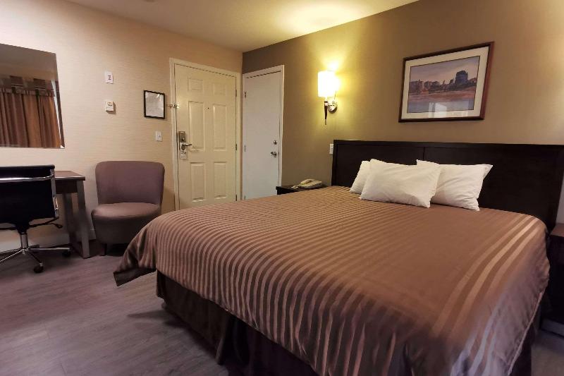 キングサイズベッドのスタンダードルーム, Rodeway Inn & Suites