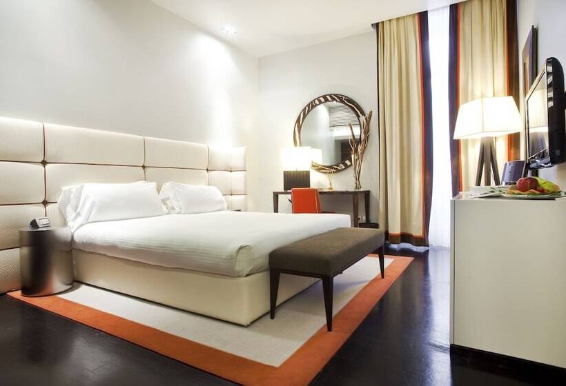 小型套房, Sina The Gray