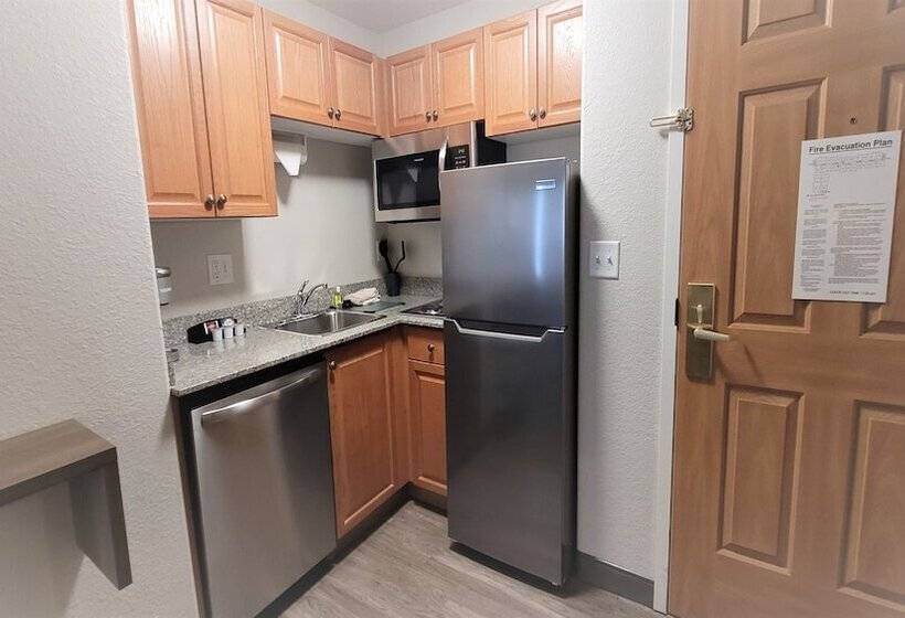 スタンダードスタジオ, Staybridge Suites   Calgary Airport, An Ihg