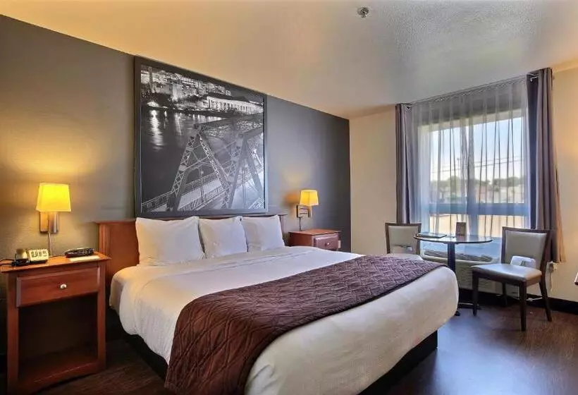 Deluxe-huone King-vuode, Super 8 By Wyndham Troisrivieres