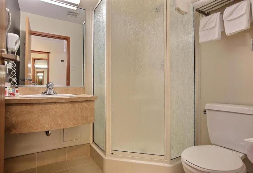 جناح إدارى سرير كينج, Super 8 By Wyndham Troisrivieres