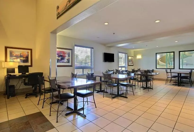 Deluxe-sviitti, Super 8 By Wyndham Troisrivieres