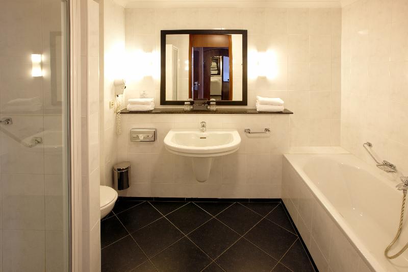 豪华三人间, Van Der Valk Volendam