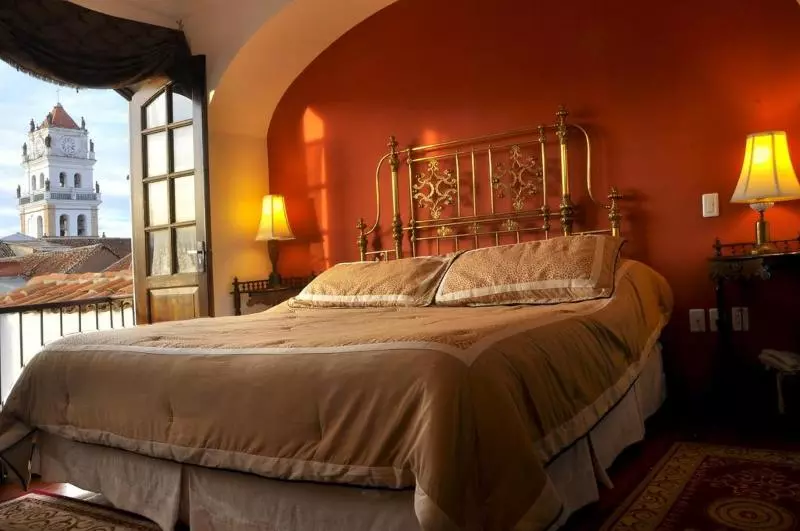 سوییت جونیور, Parador Santa Maria La Real