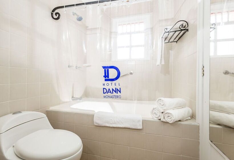 标准间, Dann Monasterio