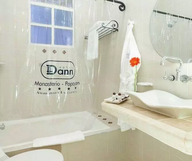 اتاق استاندارد, Dann Monasterio