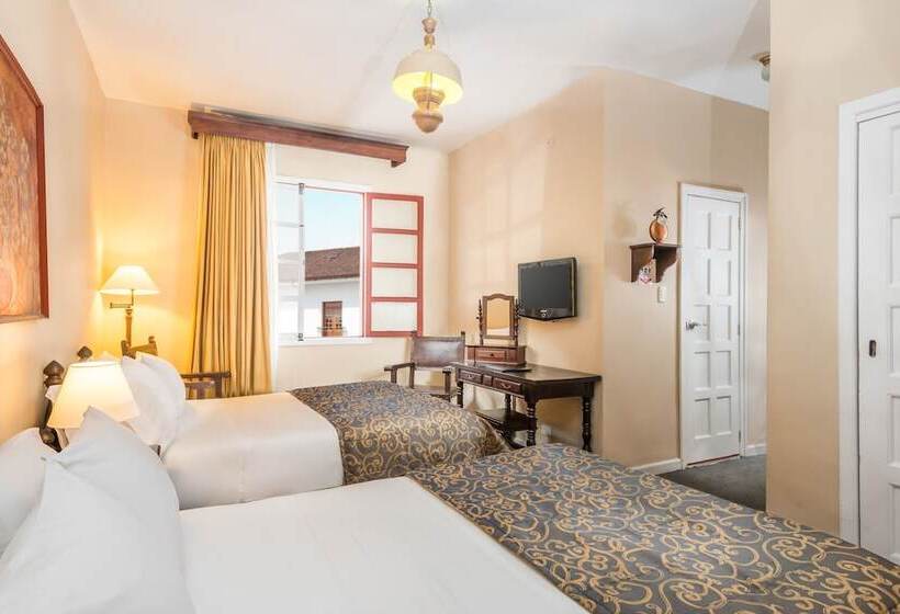 四人标准间, Dann Monasterio