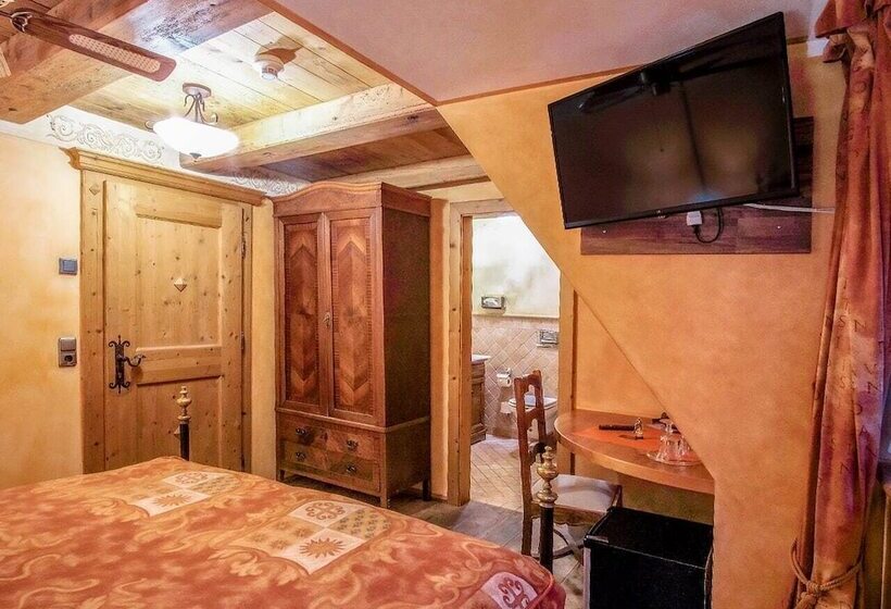 Basis Zimmer, Historik Hotel Gotisches Haus Garni