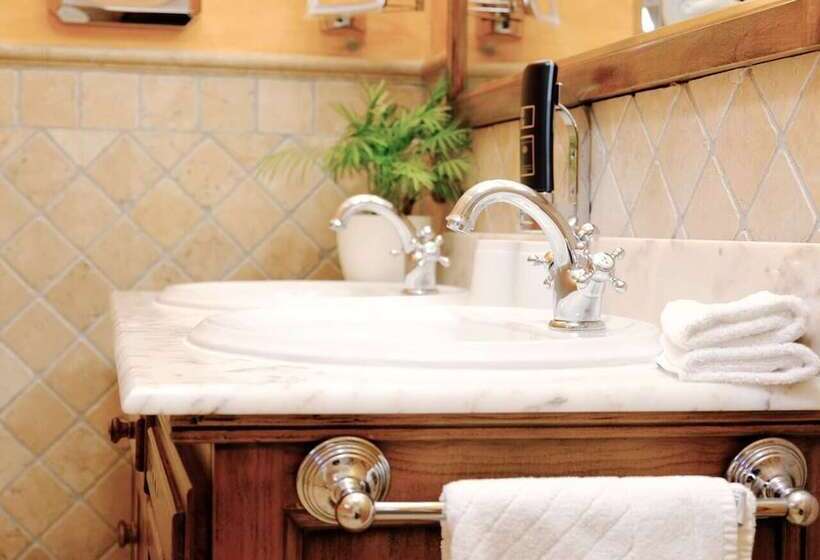 جناح, Historik Hotel Gotisches Haus Garni