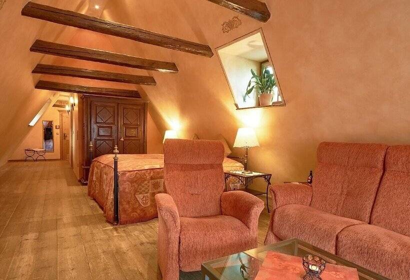 스위트, Historik Hotel Gotisches Haus Garni