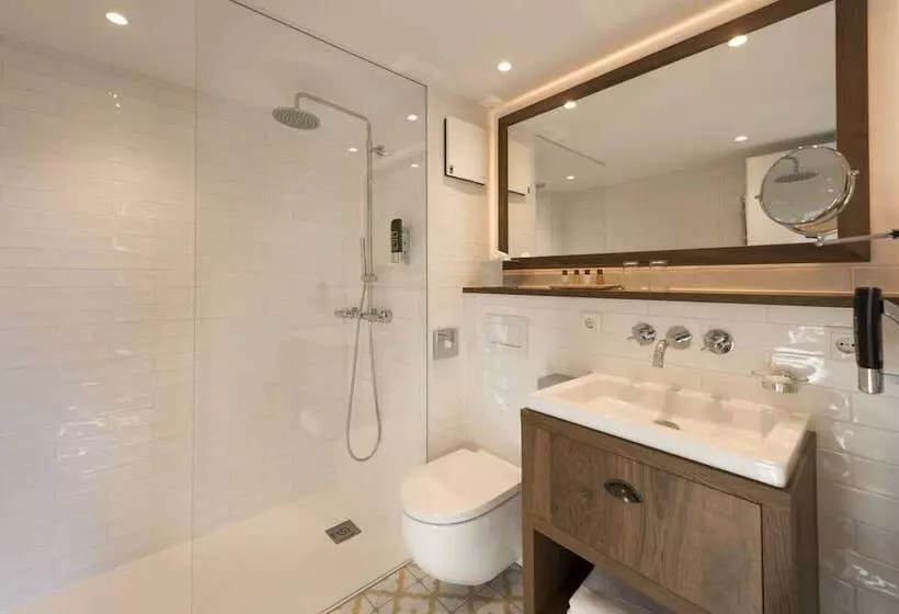 سوییت, Loev   Vela Hotels
