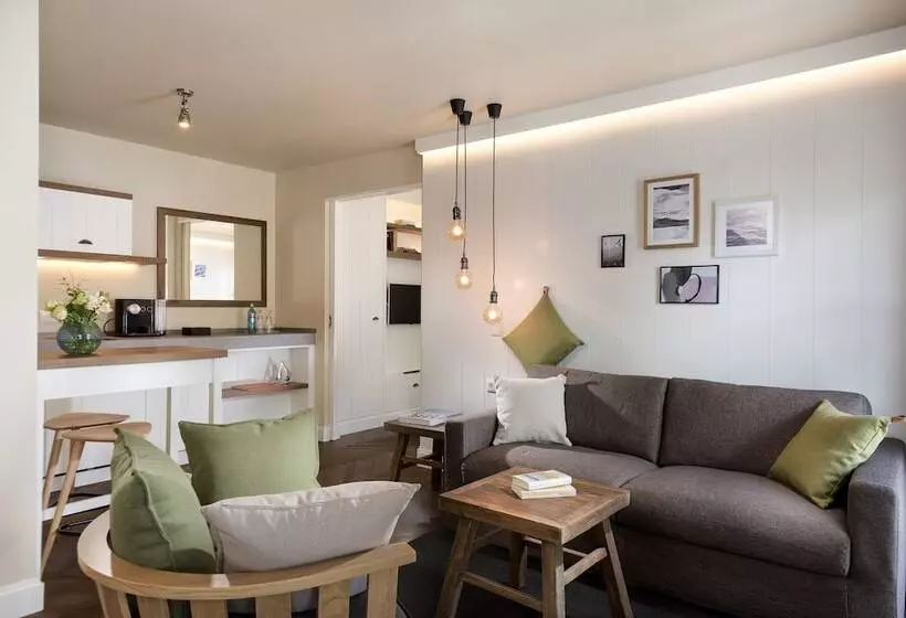 سوییت, Loev   Vela Hotels