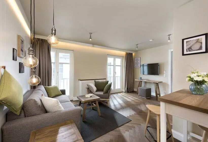 سوییت, Loev   Vela Hotels