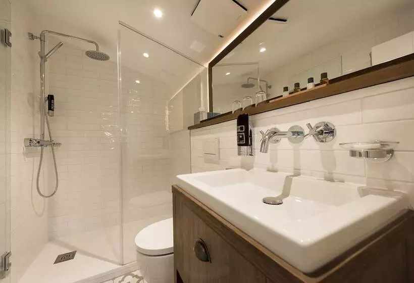 سوییت, Loev   Vela Hotels