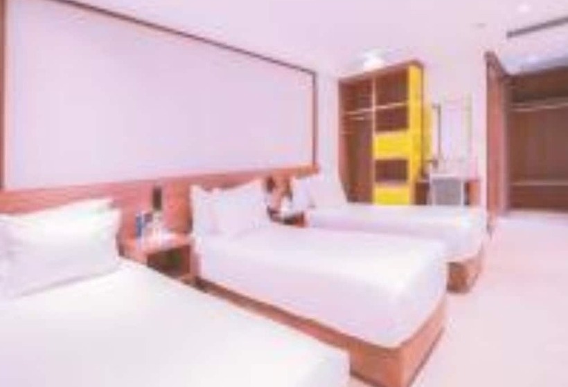 اتاق لوکس سه تخته, Oum Palace Hotel & Spa