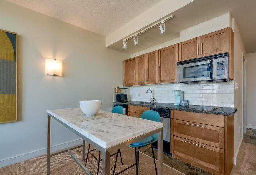 スタンダードスタジオ, Oswego