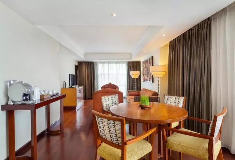 سوییت سوپریور, Novotel Semarang