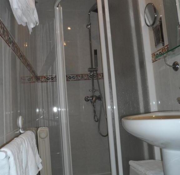 스탠다드 룸, Hostal Coruña