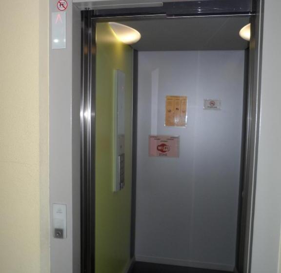 스탠다드 룸, Hostal Coruña