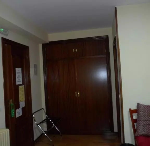 3-Bett-Standardzimmer, Hostal Coruña