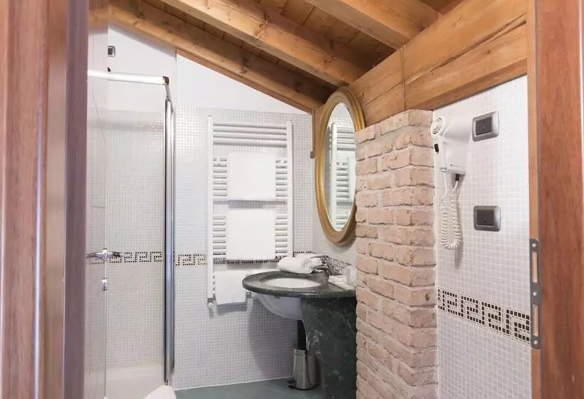 اتاق استاندارد سه نفره, Country Hotel Castelbarco