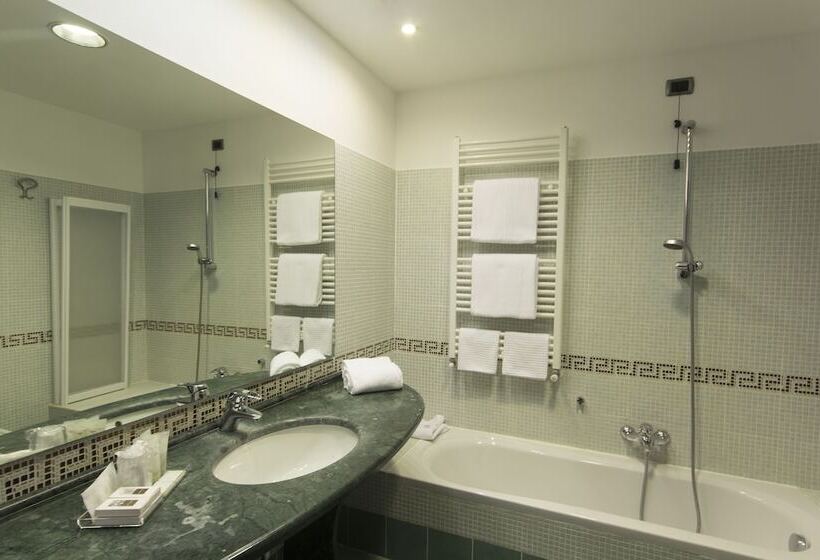 غرفة قياسية ثلاثية, Country Hotel Castelbarco