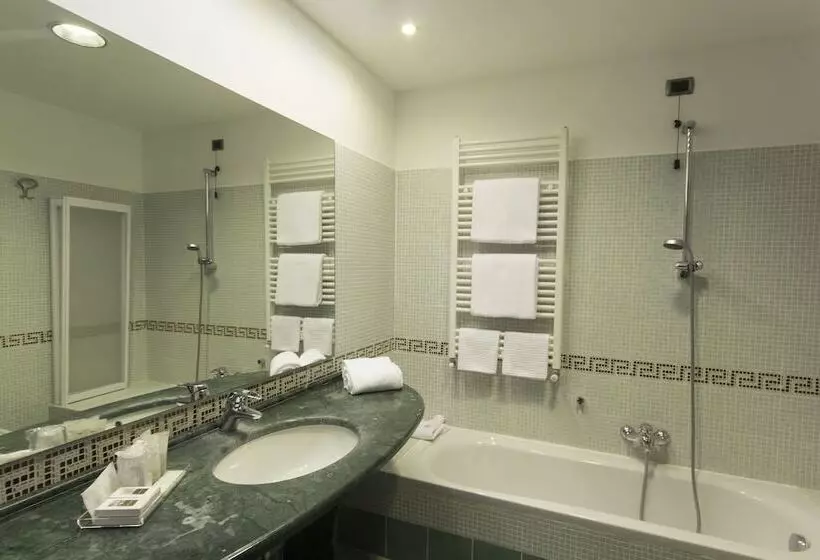 اتاق استاندارد سه نفره, Country Hotel Castelbarco