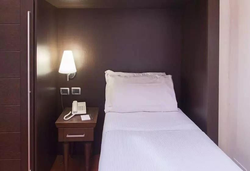 اتاق استاندارد سه نفره, Country Hotel Castelbarco