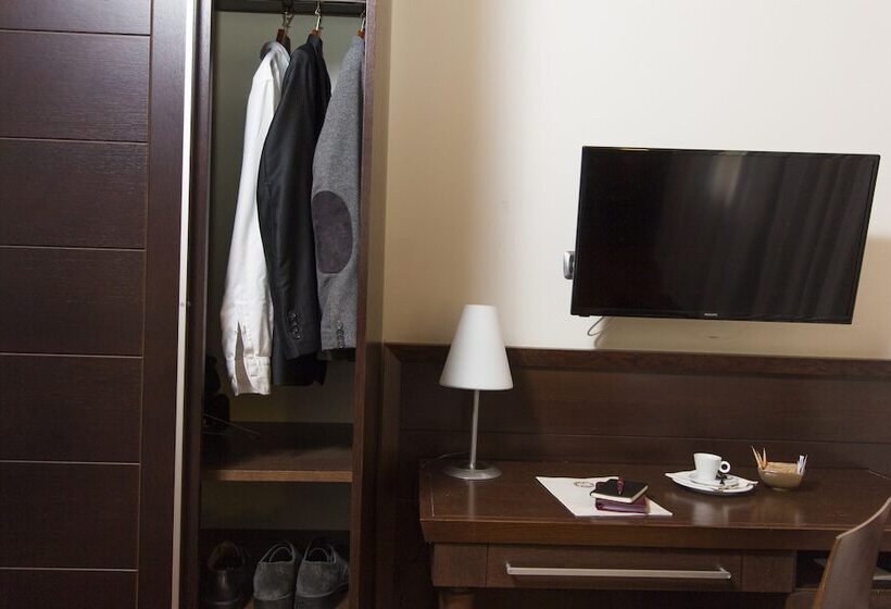 חדר סטנדרט לשלושה, Country Hotel Castelbarco