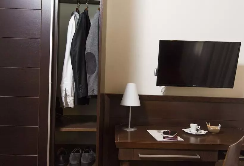 اتاق استاندارد سه نفره, Country Hotel Castelbarco