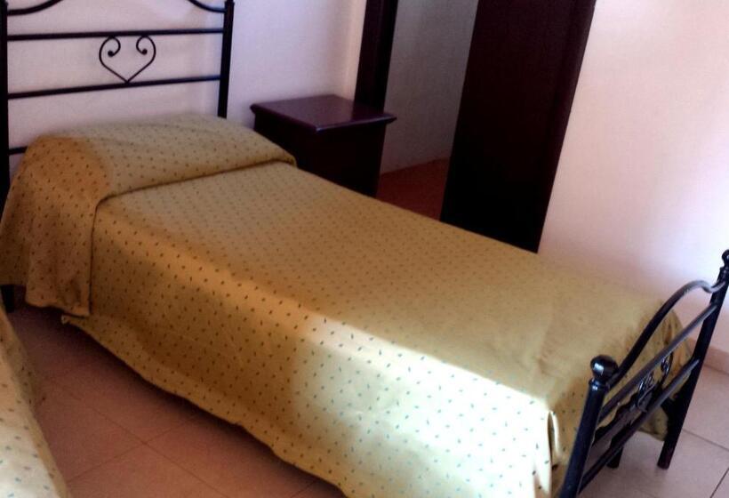 اتاق استاندارد یک نفره, Holiday Residence