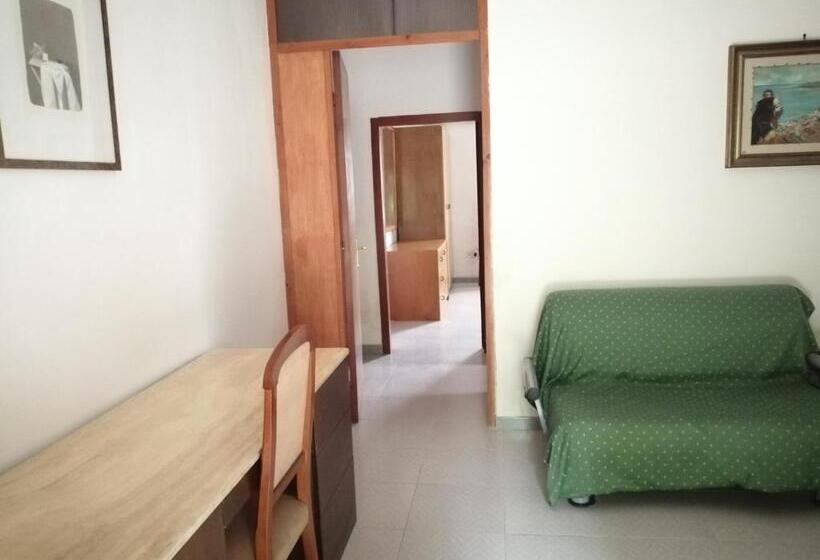 דירת שלושה חדרים, Holiday Residence