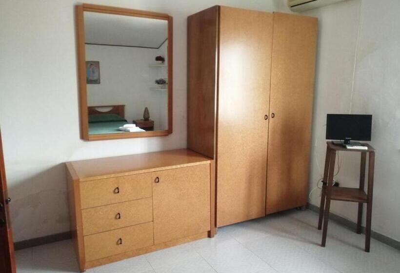 דירת שלושה חדרים, Holiday Residence