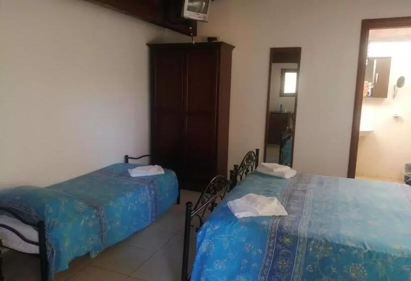 اتاق استاندارد سه نفره, Holiday Residence