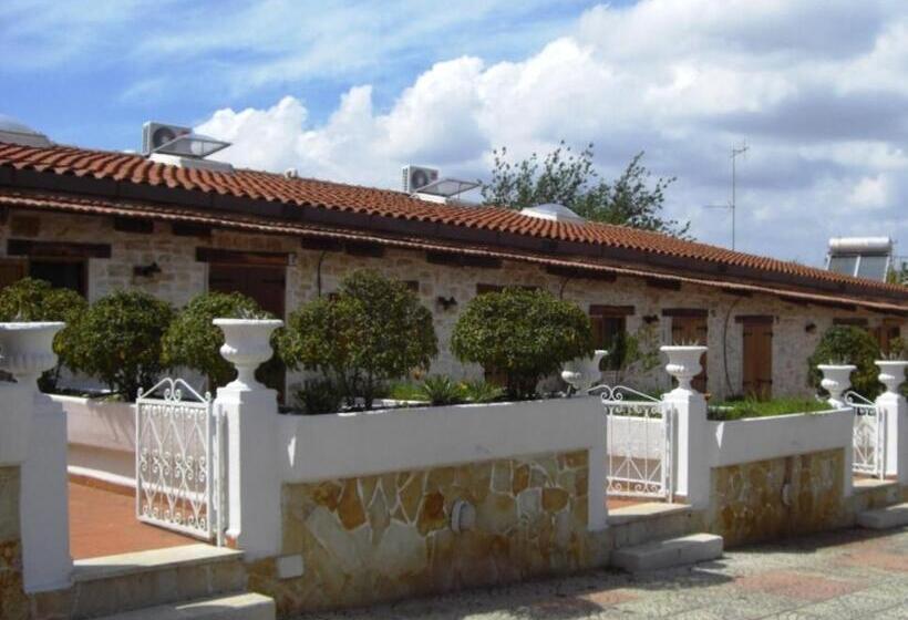 اتاق استاندارد سه نفره, Holiday Residence