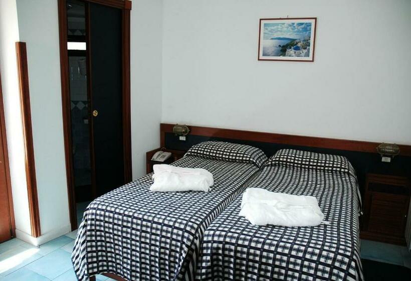 이코노미 룸, Il Faro