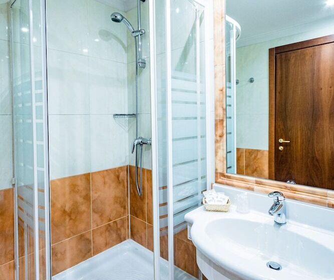 اتاق استاندارد, Lucrezia Borgia