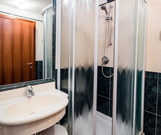 اتاق استاندارد سه نفره, Lucrezia Borgia